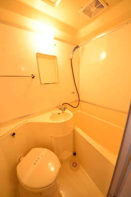 バス・シャワールーム　★ユニットバスはお掃除も楽々★