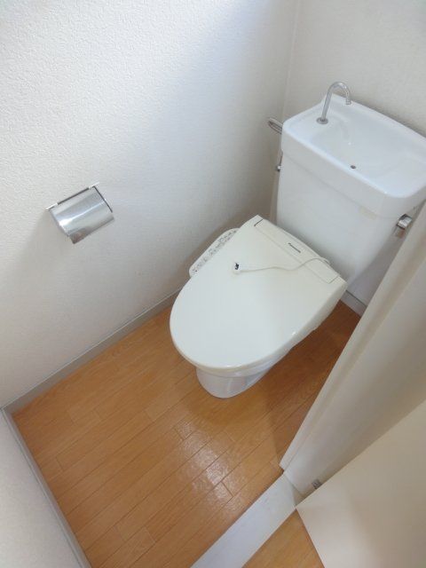 トイレ　ウォシュレット付けました