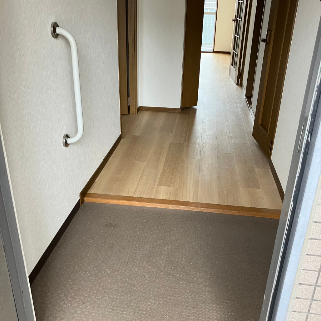 玄関　手すり