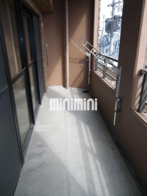 バルコニー　ベランダも広々としていますね。