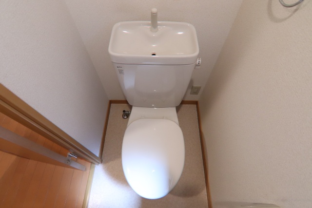 トイレ　※別室の参考写真の為、現況優先です。