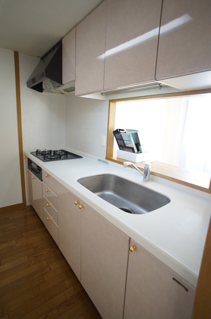 キッチン　■システムキッチン：３口ガスコンロ・グリル付・２０１９年２月