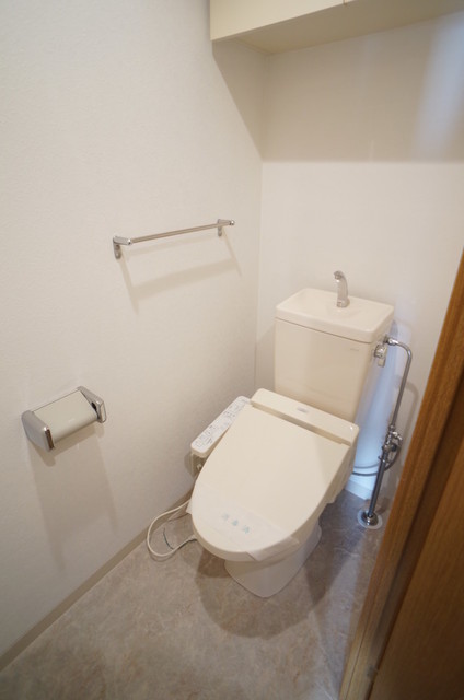 トイレ　■温水洗浄機能付便座・２０１９年２月撮影