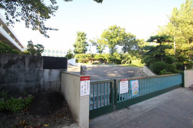 コンビニ　ファミリーマート荒畑駅前店（コンビニ）まで392m