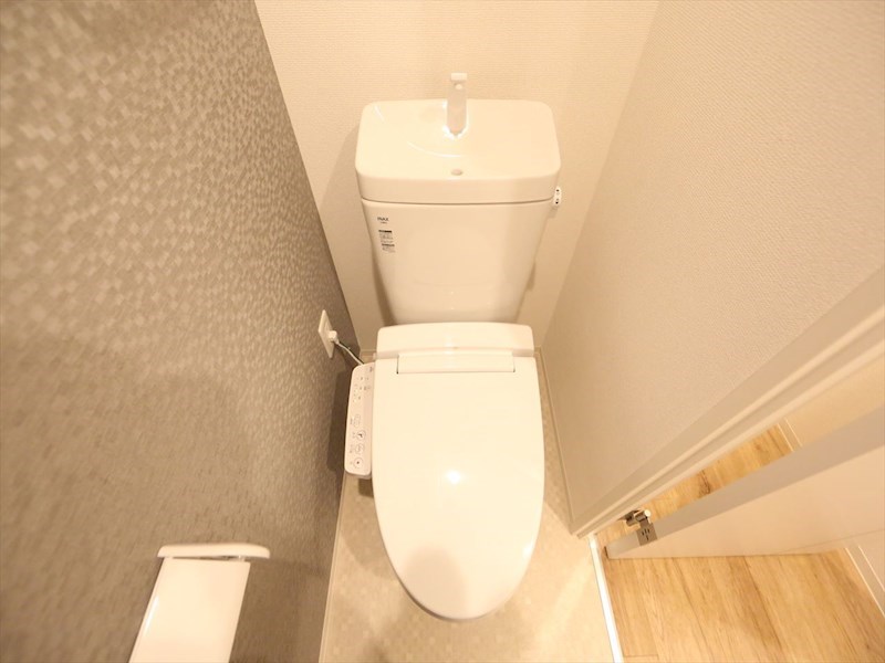 トイレ　温水洗浄暖房便座付トイレ