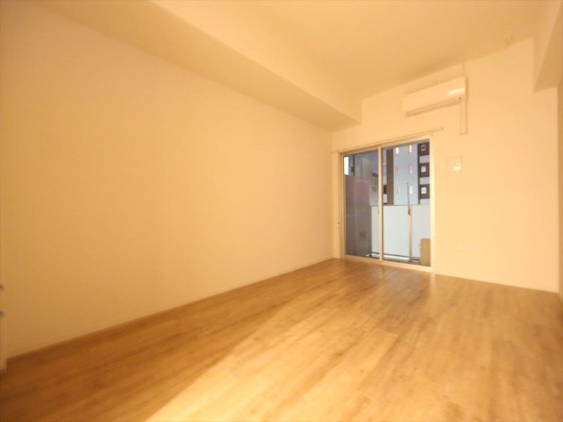 バルコニー　洋室9.4帖　2面採光　エアコン完備　バルコニー