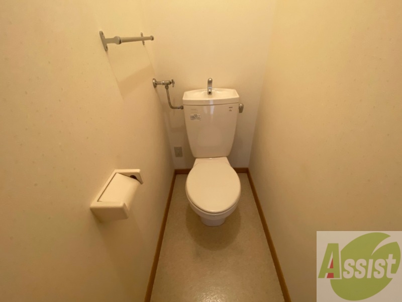 トイレ　こちらはトイレです。清潔感があり、安心して使用できます。
