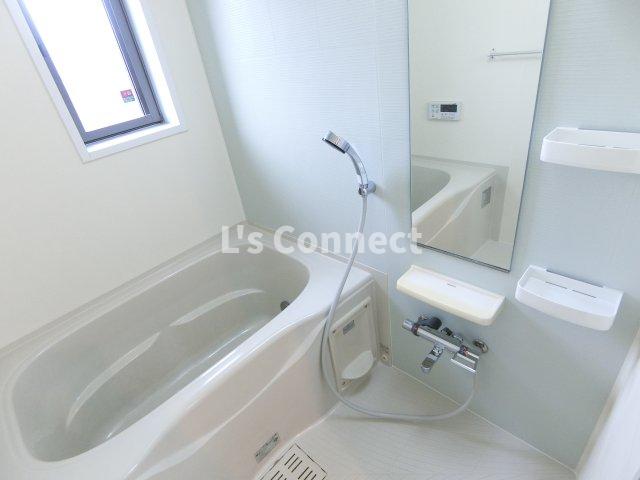 バス・シャワールーム　追焚き、浴室乾燥付きのお風呂。