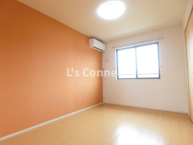 その他部屋・スペース　洋室にもエアコン付きです。
