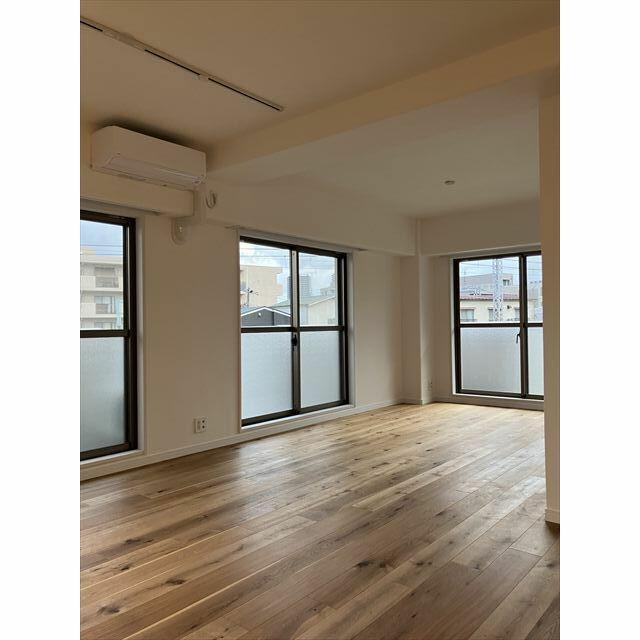 居室・リビング　?