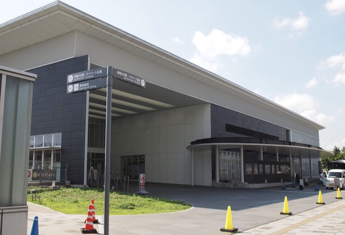 図書館　岡崎市図書館交流プラザりぶら（図書館）まで220m