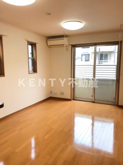 その他部屋・スペース　落ち着いた色調の寝室です