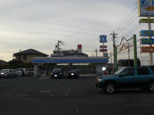 コンビニ　ローソン 熊谷カジュアルタウン（コンビニ）まで589m