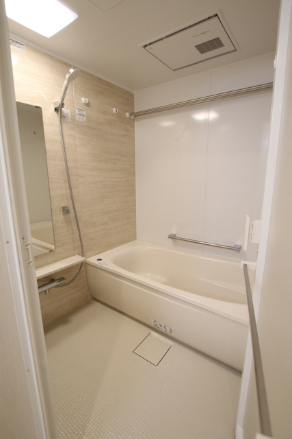 バス・シャワールーム　浴室乾燥機能付きのバスルーム♪