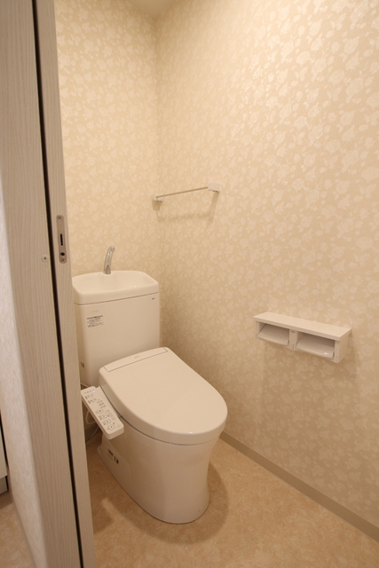 トイレ　洗浄機能付き暖房便座♪