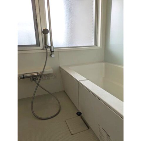 バス・シャワールーム　※写真は同じマンションの違う部屋のものになります。