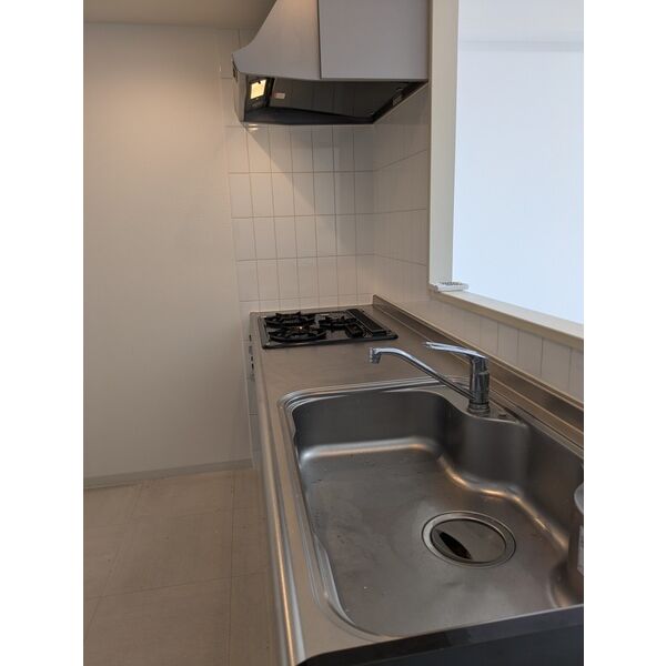 キッチン　※写真は同じマンションの違う部屋のものになります。