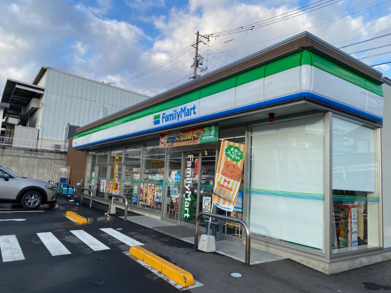 コンビニ　ファミリーマート毘沙門店（コンビニ）まで627m