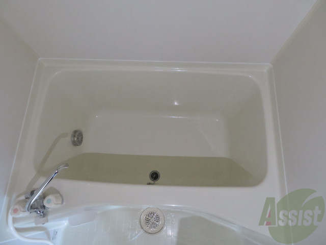 バス・シャワールーム　こちらは浴室です。追い炊き機能が付いていますよ。