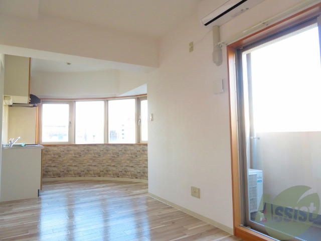 居室・リビング　広くてキレイなお部屋が広がっていて、充実した生活が送れそう。