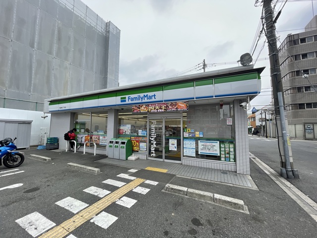 コンビニ　ファミリーマート長居東三丁目店（コンビニ）まで1948m