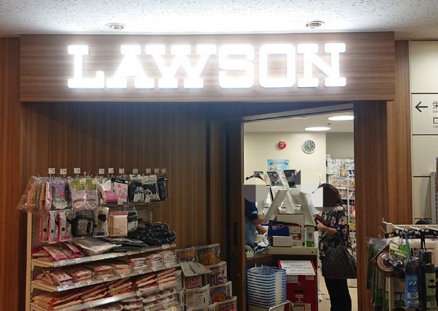 コンビニ　ローソン（コンビニ）まで840m