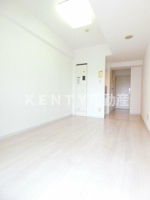 居室・リビング　こちらの居間で趣味の時間をお楽しみください