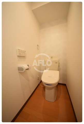 トイレ　クイーンライフ東今里　温水洗浄便座