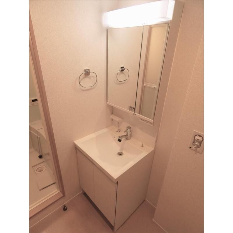 洗面設備　使いやすい独立洗面台です