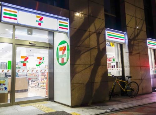 コンビニ　セブンイレブン 日本橋本町3丁目店（コンビニ）まで170m