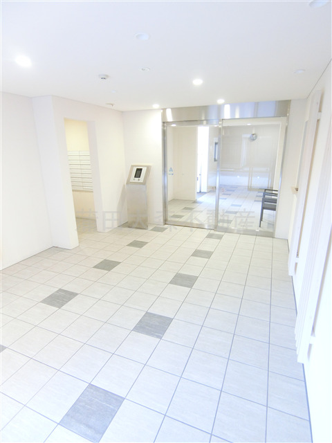 エントランス　防犯カメラTVモニター付オートロック宅配BOXメールBOX管