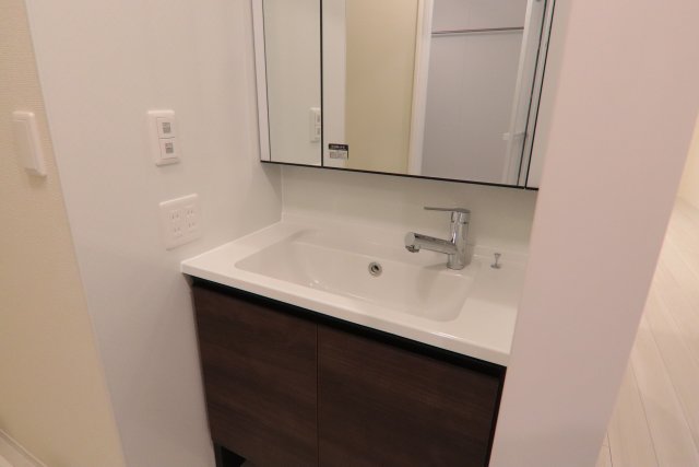 洗面設備　※別部屋の参考写真です