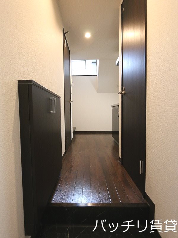 玄関　画像は同シリーズ参考画像の為、現況を優先いたします。