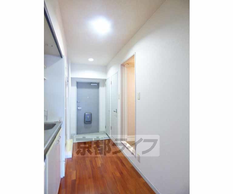 その他部屋・スペース　明るい廊下です