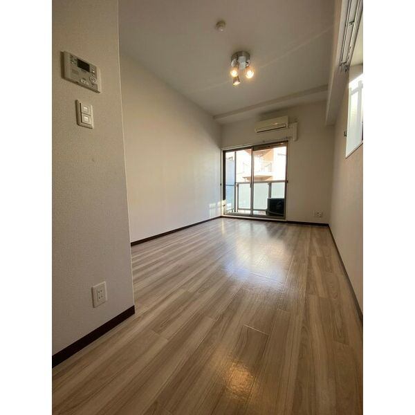 居室・リビング　反転タイプです