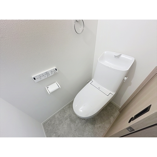 トイレ　快適なシャワートイレです