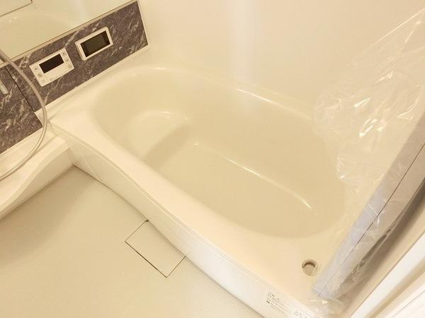 バス・シャワールーム　浴室乾燥機、追焚機能付の広々バスルーム！