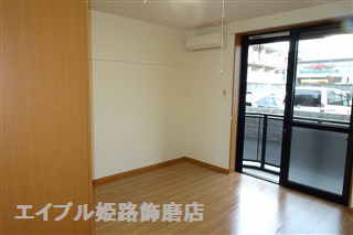 居室・リビング　写真は反転のお部屋です