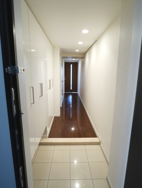 玄関　※写真は同タイプ住戸です。