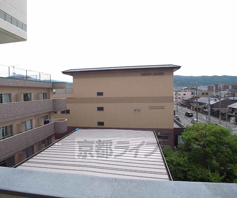 眺望　周りには隣接された建物がないですね