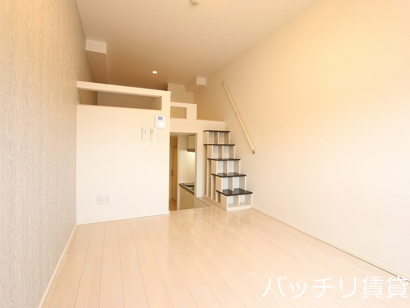 居室・リビング　同型タイプの為、現状を優先致します。