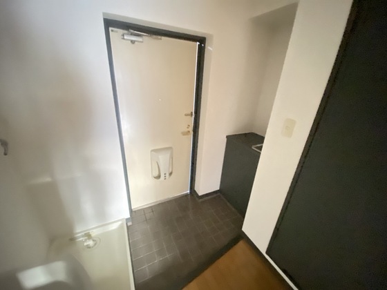 玄関　※別号室の写真です