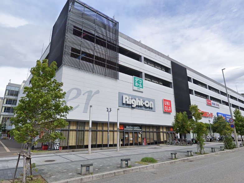 ショッピングセンター　ブルメールＨＡＴ神戸（ショッピングセンター）まで745m