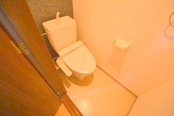 トイレ　綺麗なトイレにはウォシュレット標準装備です。