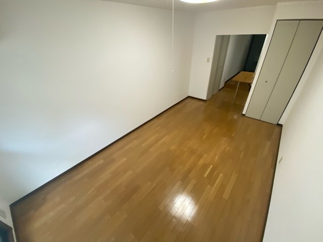 居室・リビング　エアコン付きで快適に過ごせます♪