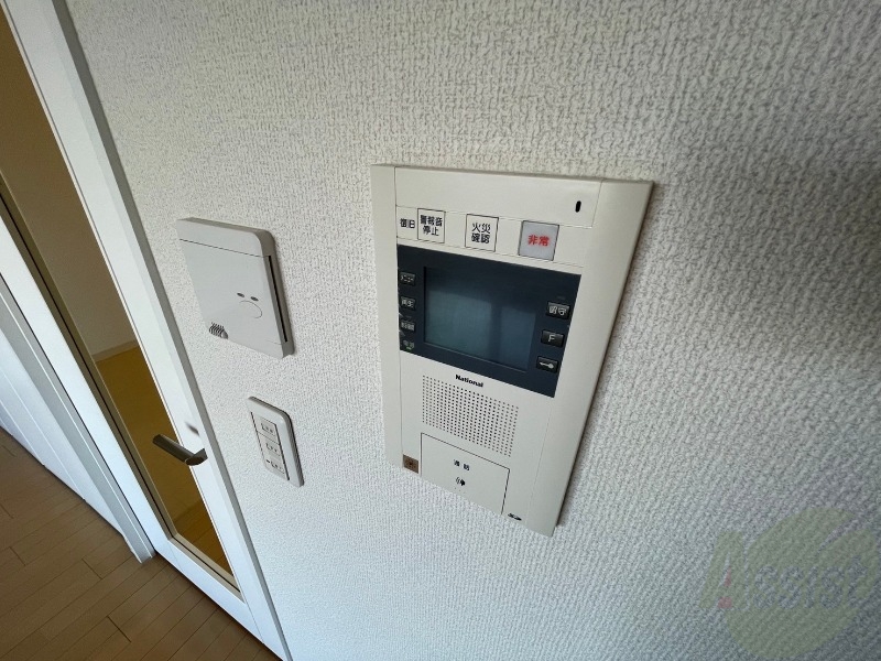 セキュリティ　ＴＶモニター付インターホンです。来客者の顔が見えるので安心！