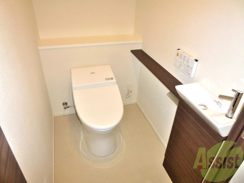 トイレ　ちいさな手洗い場付がおしゃれ～！寛ぎすぎて中々出られません