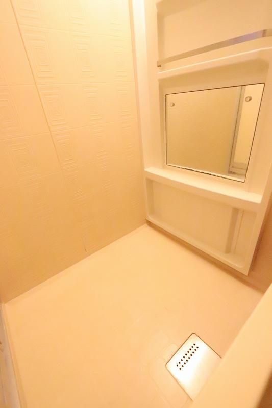 バス・シャワールーム　落ち着いた空間のお風呂です