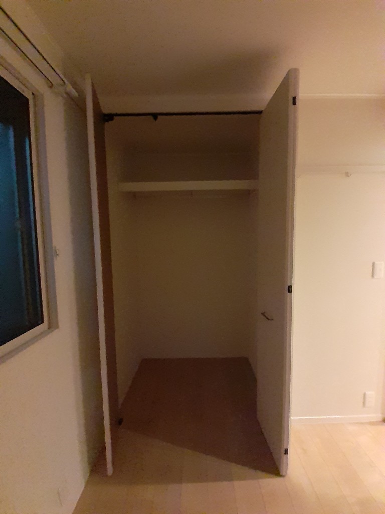 収納　奥行ワイドなクローゼット