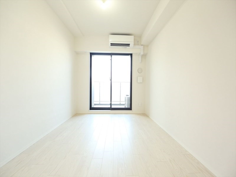 バルコニー　洋室7.3帖　エアコン完備　バルコニー